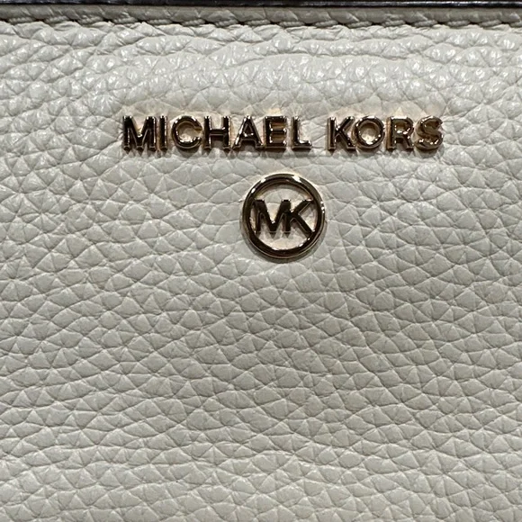 Price Drop ⬇️ Michael Kors Ivory Small Crossbody Bag - Picture 13 of 14